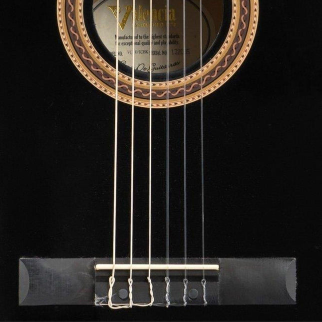 VALENCIA VC104TCBK KLASİK GİTAR, 4/4, SİYAH, CUTAWAY, SAP ÇELİKLİ