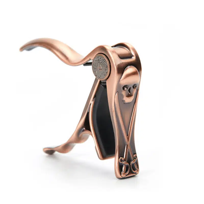 Alice A007H/PC Akustik Gitar Kaposu - Chrome Skull (Aksesuar - Rock Stil) | Kuru Kafa Tasarımlı Krom Gövde, Dayanıklı Metal Yapı, Net Ses Çıkışı | Uyum: Kavisli Klavyeli Akustik ve Elektro Gitarlar