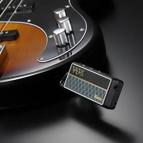 Vox 341 Amplug 2 Bass (eğitim - Kulaklık Bas Gitar Amfisi) | 180 Derece Katlanabilir Jak, 9 Dahili Ritim Deseni, Analog Devre Tasarımı, Ultra Kompakt Pratik Çözümü | Uyum: Tüm Standart Bas Gitarlar