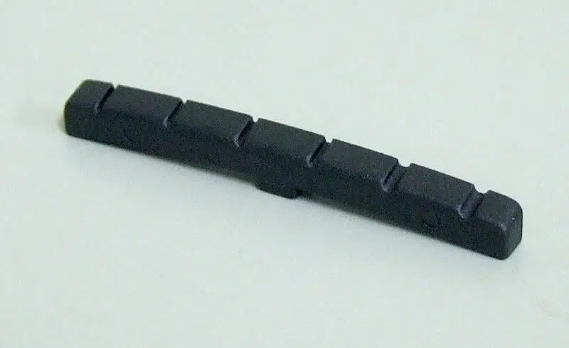 Graph Tech Pt-5000-00 TusQ Xl Siyah Üst Eşik - Stratocaster Uyumlu (aksesuar) | Ptfe (teflon) Katkılı Kendinden Yağlamalı Yapı, Akort Kararlılığı Ve Harmonik Zenginlik